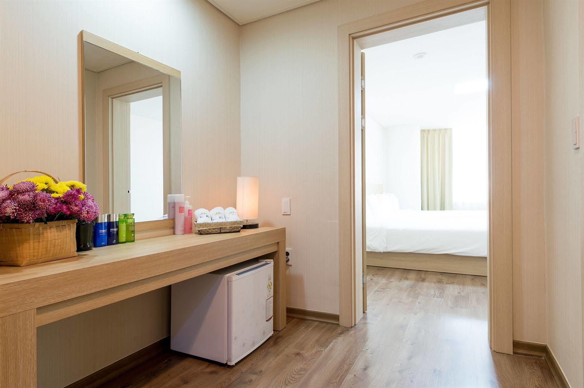 Elena Business Hotel Yeosu Exterior photo